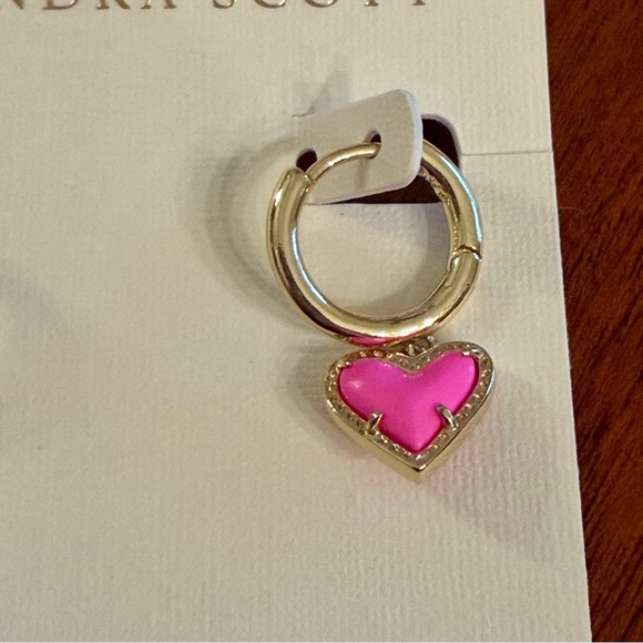 Kendra Scott Ari Heart Gold Huggie Earrings Neon Magenta Magnesite
